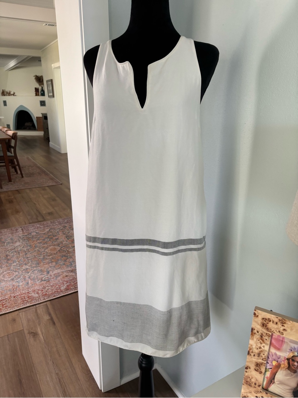 rag & bone White and Gray Sleeveless Notch-Neck Shift Dress